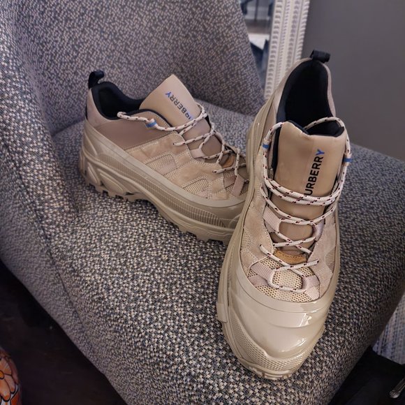 Burberry sneakers - Picture 1 of 3